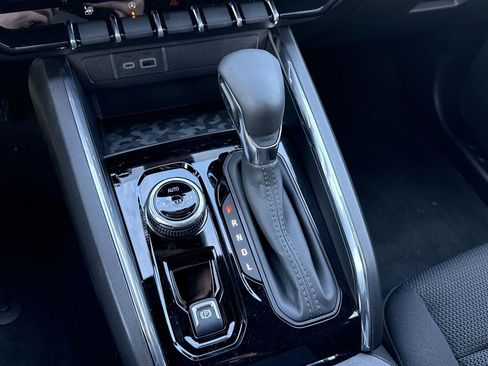 New 2025 GMC Canyon Elevation w/ Convenience Package image 50