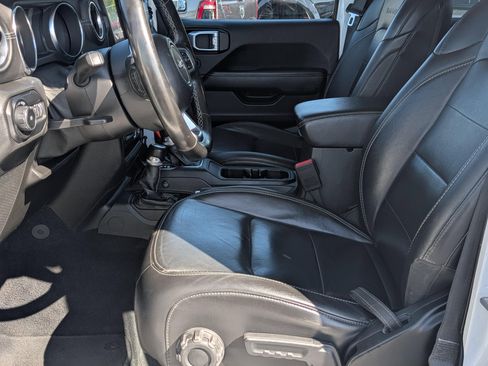 Used 2021 Jeep Wrangler Unlimited Sahara w/ Uconnect 4C Nav & Sound Group AWD/4WD image 5