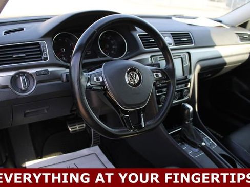 Used 2017 Volkswagen Passat 1.8T R-Line image 2