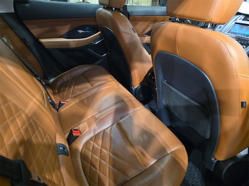 Used 2020 Jaguar E-PACE SE image 11