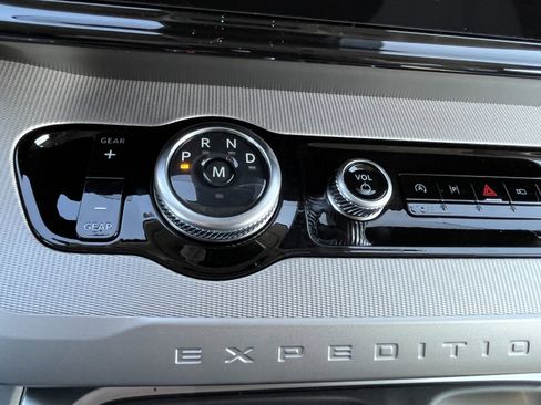 New 2025 Ford Expedition Active image 10