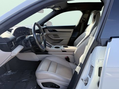 Used 2022 Porsche Taycan image 27