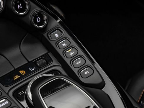Used 2020 Aston Martin V8 Vantage Coupe RWD image 66