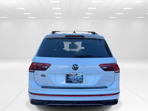 Used 2022 Volkswagen Tiguan SE R-Line image 5