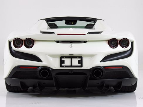 Used 2022 Ferrari F8 Tributo RWD image 11