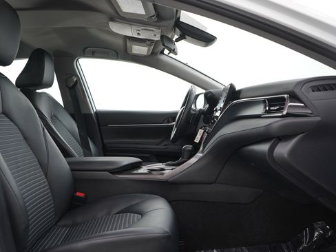 Used 2024 Toyota Camry SE image 11