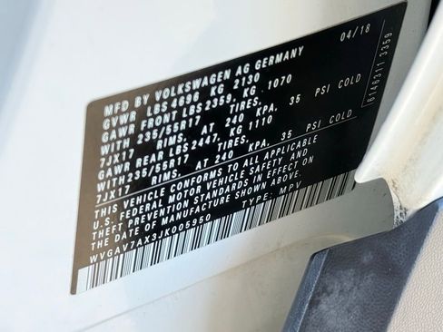 Used 2018 Volkswagen Tiguan Limited w/ Premium Package image 32