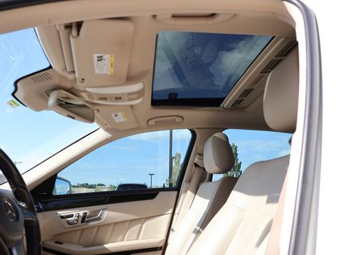 Used 2016 Mercedes-Benz E 400 4MATIC Sedan image 16