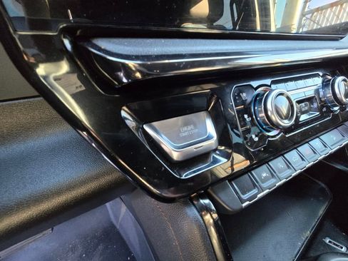 Used 2022 GMC Sierra 1500 AT4 w/ AT4 Preferred Package image 18