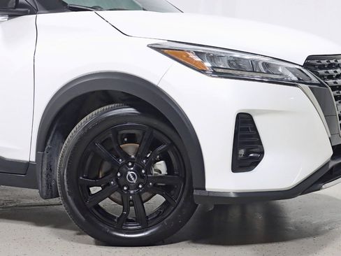 Used 2023 Nissan Kicks SR w/ SR Premium Package FWD image 5