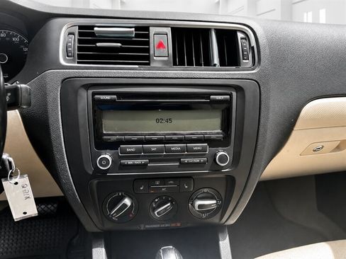 Used 2011 Volkswagen Jetta SE FWD image 13