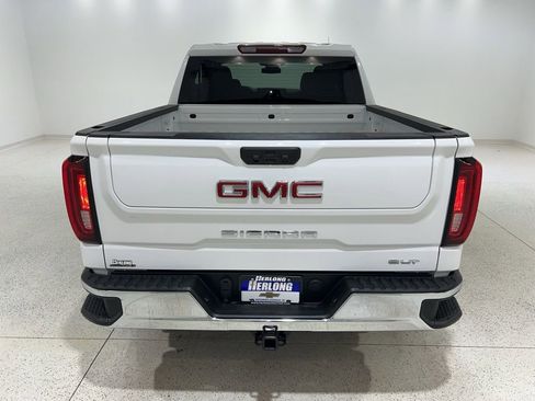 Used 2026 GMC Sierra 1500 SLT image 4