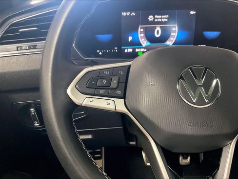 Used 2023 Volkswagen Tiguan SE R-Line image 22