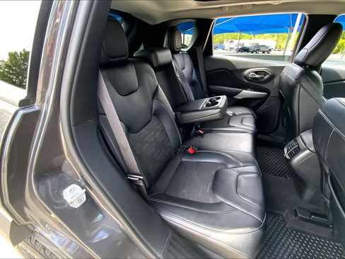 Used 2022 Jeep Cherokee Latitude w/ Sun & Sound Group AWD/4WD image 20