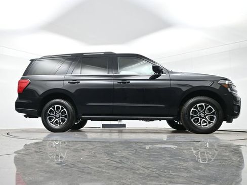 Used 2024 Ford Expedition XLT image 34