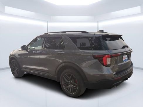 Used 2025 Ford Explorer ST-Line w/ ST-Line Street Pack AWD/4WD image 5