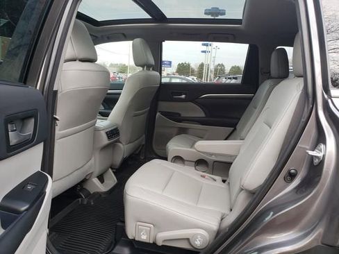 Used 2018 Toyota Highlander Limited Platinum image 11