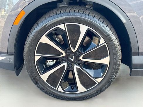 New 2025 VinFast VF 8 Plus image 32