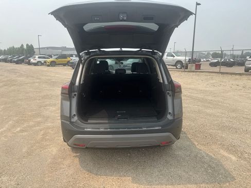 Used 2021 Nissan Rogue SV w/ Premium Package AWD/4WD image 10