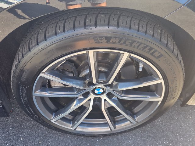 Certified 2022 BMW 330i xDrive Sedan w/ Premium Package AWD/4WD image 8