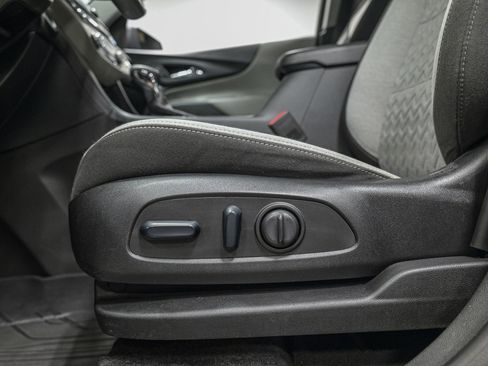 Used 2023 Chevrolet Equinox LS w/ LS Convenience Package image 16