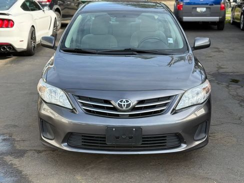 Used 2013 Toyota Corolla LE FWD image 2