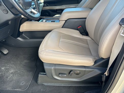 Certified 2024 Ford Expedition Limited image 8