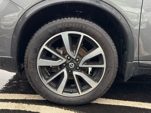 Used 2019 Nissan Rogue SL w/ Premium Package image 8