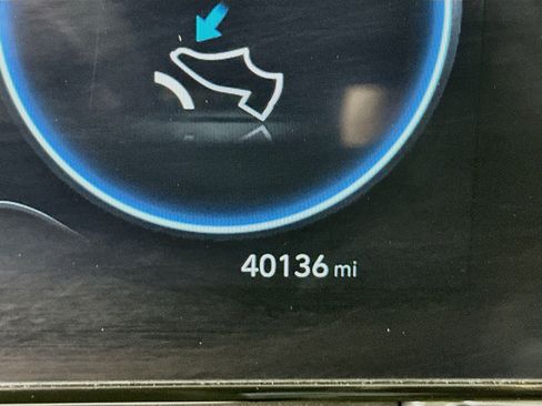 Used 2025 Hyundai Elantra SEL FWD image 19