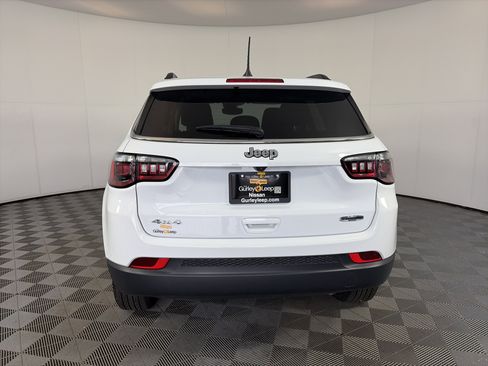 Used 2022 Jeep Compass Latitude w/ Convenience Group AWD/4WD image 9
