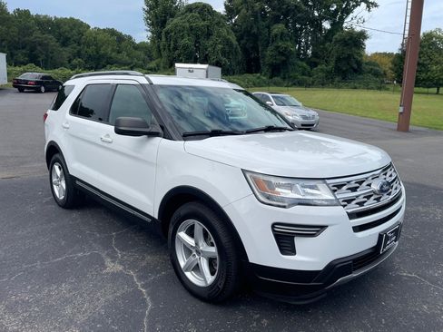 Used 2018 Ford Explorer XLT FWD image 8