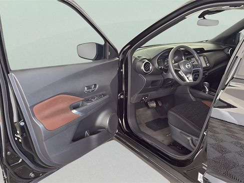 Used 2024 Nissan Kicks SR image 18