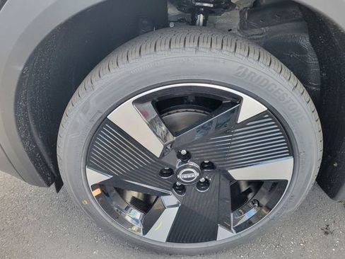 New 2026 Nissan Kicks SR w/ Cold Weather Package AWD/4WD image 12