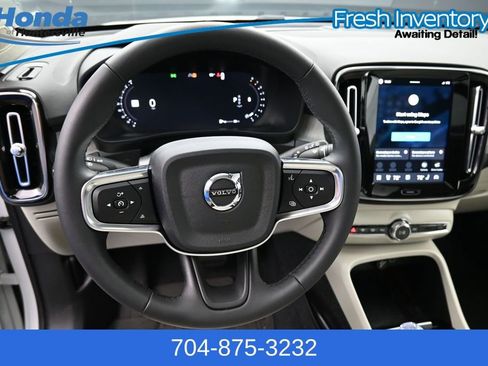 Used 2025 Volvo XC40 B5 Plus AWD/4WD image 19