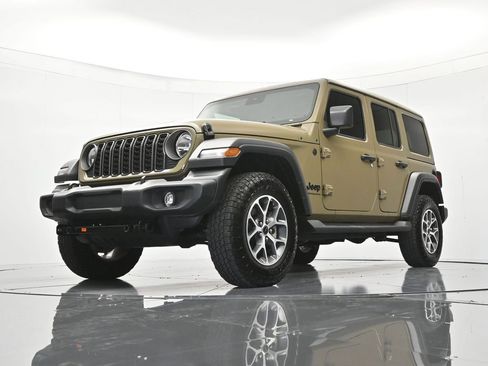 Used 2025 Jeep Wrangler Unlimited Sport AWD/4WD image 36