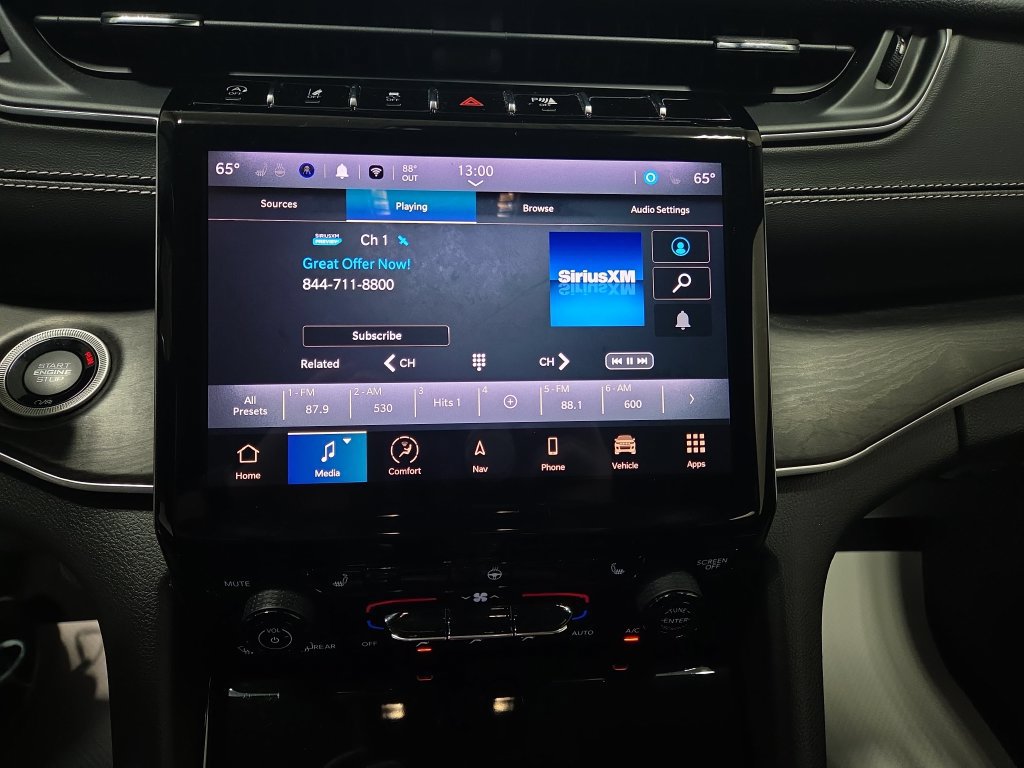 Used 2023 Jeep Grand Cherokee L Limited AWD/4WD image 5