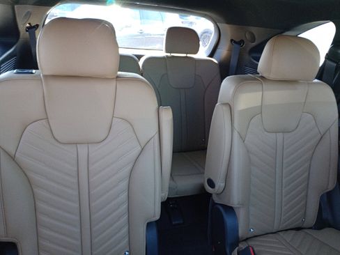 Used 2025 Kia Sorento SX Prestige w/ Olive Brown Leather Package image 8