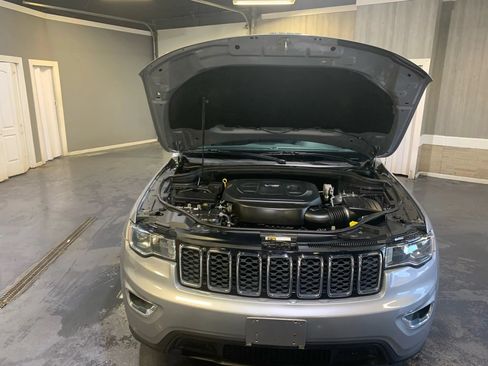 Used 2018 Jeep Grand Cherokee Laredo AWD/4WD image 28