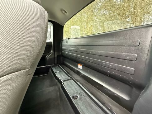 Used 2018 Toyota Tacoma SR image 16