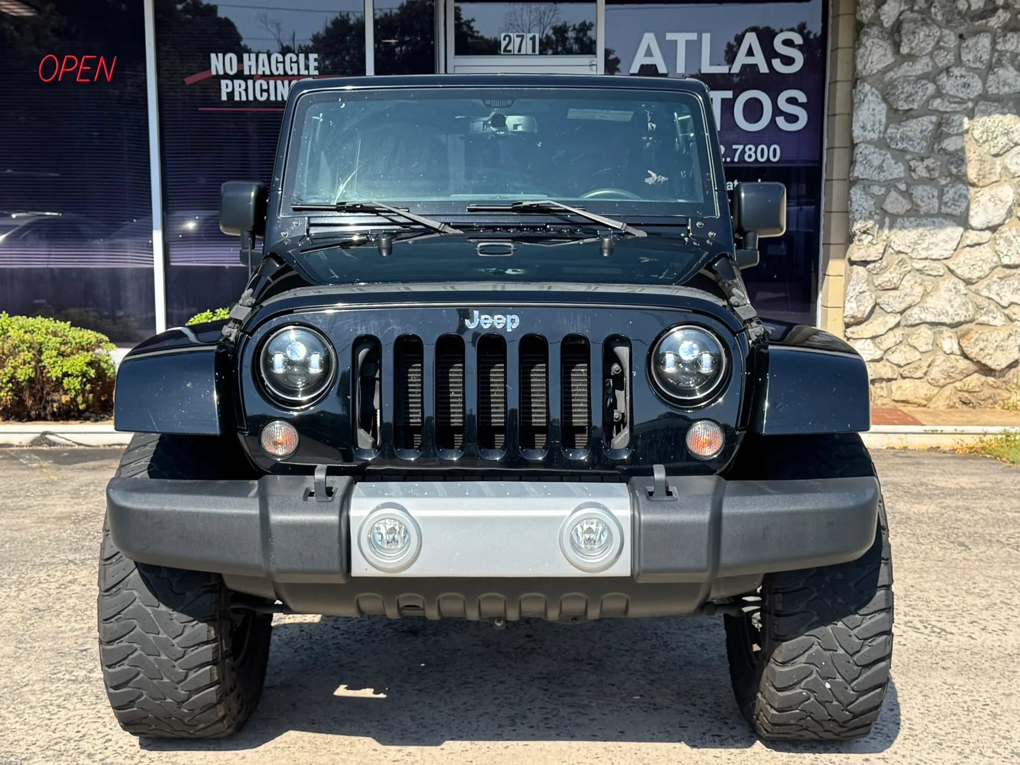 Used 2015 Jeep Wrangler Unlimited Sahara w/ Connectivity Group AWD/4WD image 2