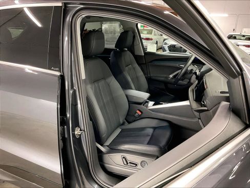 Certified 2025 Audi Q5 Premium w/ Convenience Package AWD/4WD image 10
