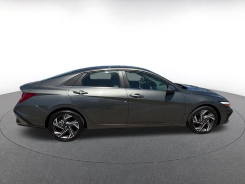 Used 2025 Hyundai Elantra SEL FWD image 13