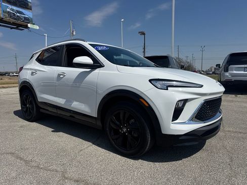 Used 2024 Buick Encore GX Sport Touring image 9