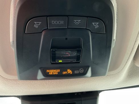 Used 2025 Toyota Corolla LE image 27