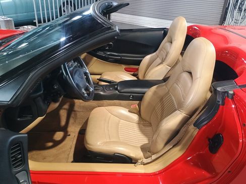 Used 1998 Chevrolet Corvette Convertible image 12