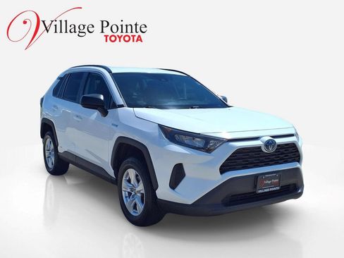Certified 2021 Toyota RAV4 LE AWD/4WD image 8