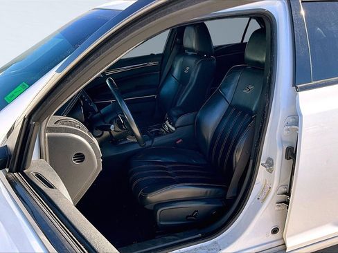 Used 2019 Chrysler 300 S image 26