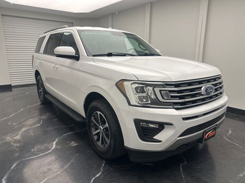 Used 2019 Ford Expedition XLT image 2