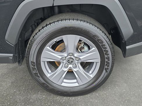 Used 2024 Toyota RAV4 XLE AWD/4WD image 31