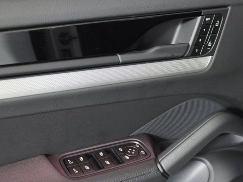 Certified 2025 Porsche Cayenne image 17